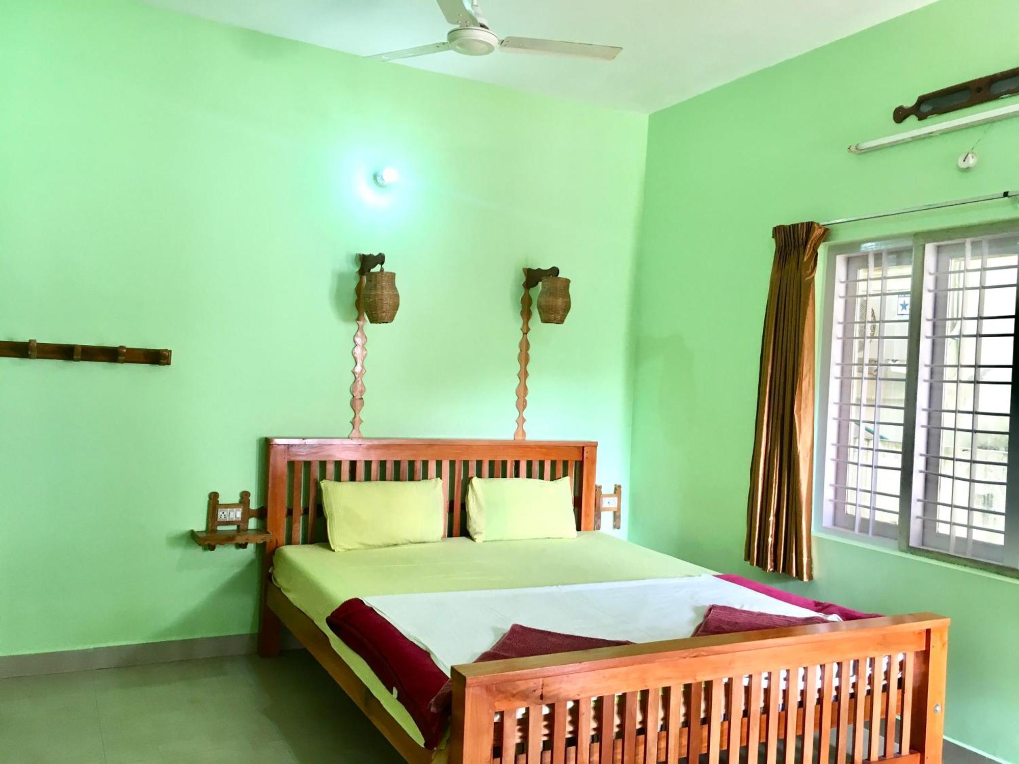 Panthalams Homestay Thekkady Bagian luar foto